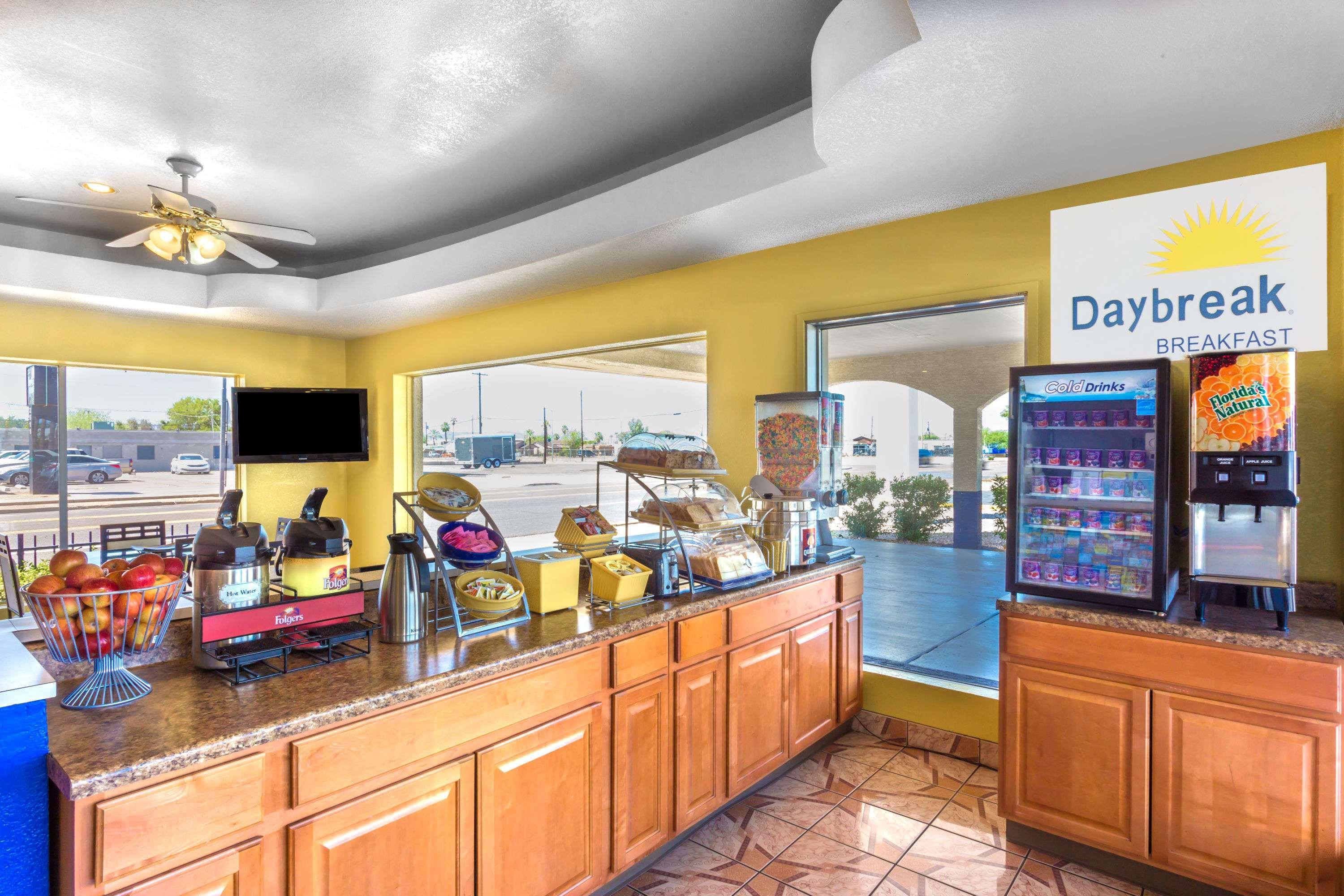 Days Inn By Wyndham Airport - Phoenix Exterior foto